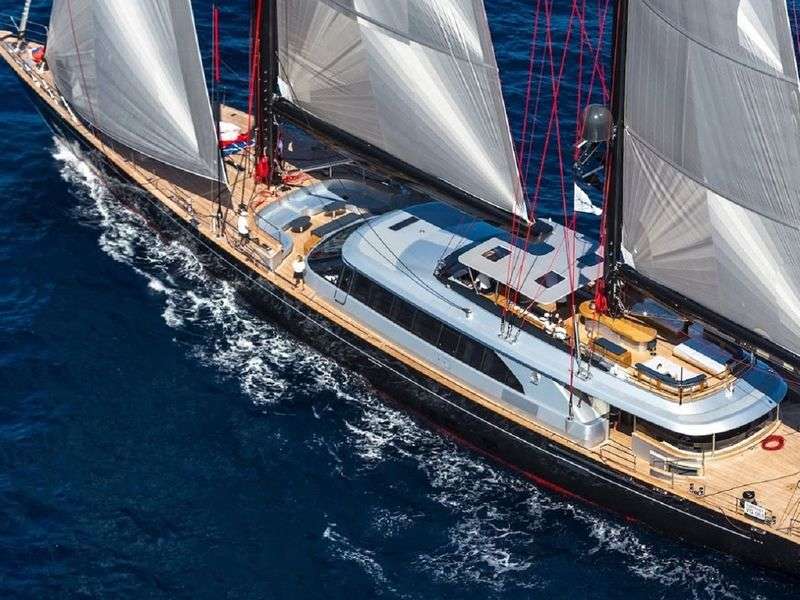 Luxury yacht rental 