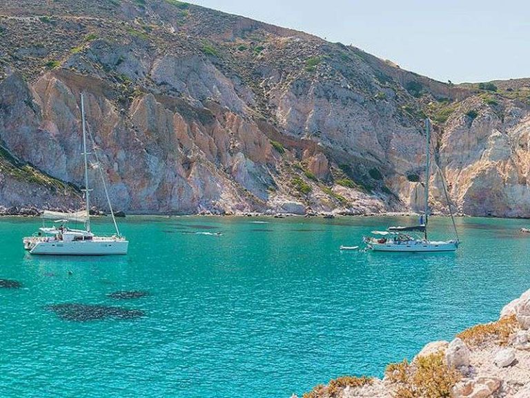 Sailing in Milos tips for an boat experience