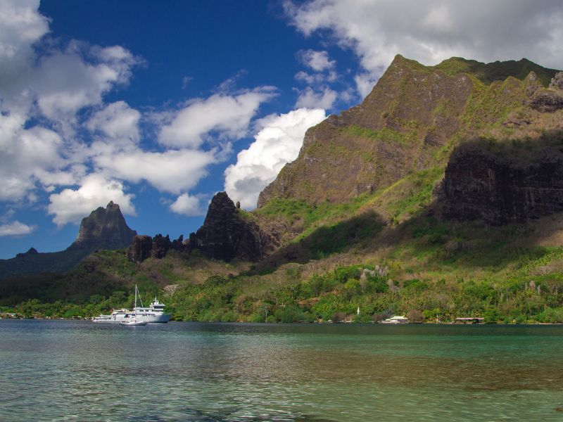 French Polynesia Luxury Yacht Charter