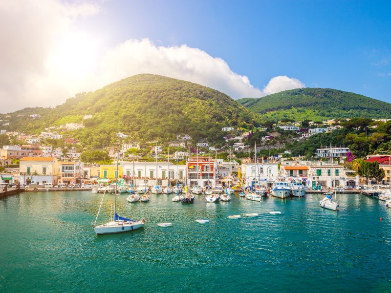 Is Ischia good for a sailing holiday? When & where to sail? Sailing in Ischia Island
