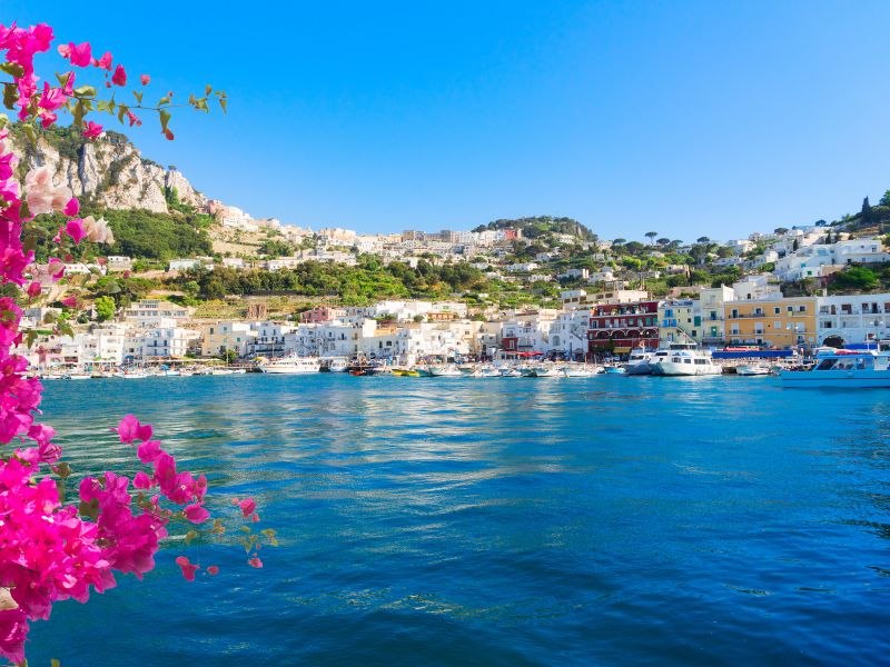 Are you planning a Naples-bay sailing tour from Capri?